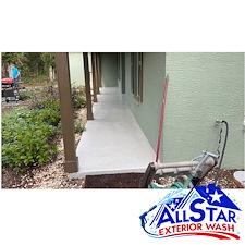 Top-quality-soft-house-washing-in-brooksville-Florida 1