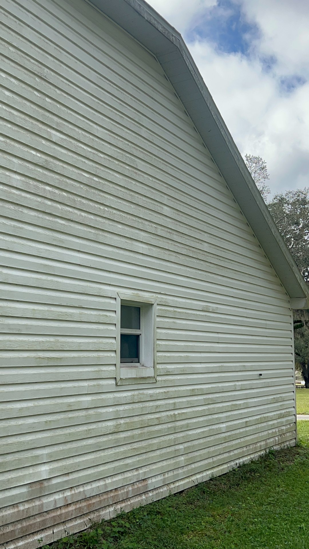 Top quality soft washing professionals Brooksville Florida  Thumbnail